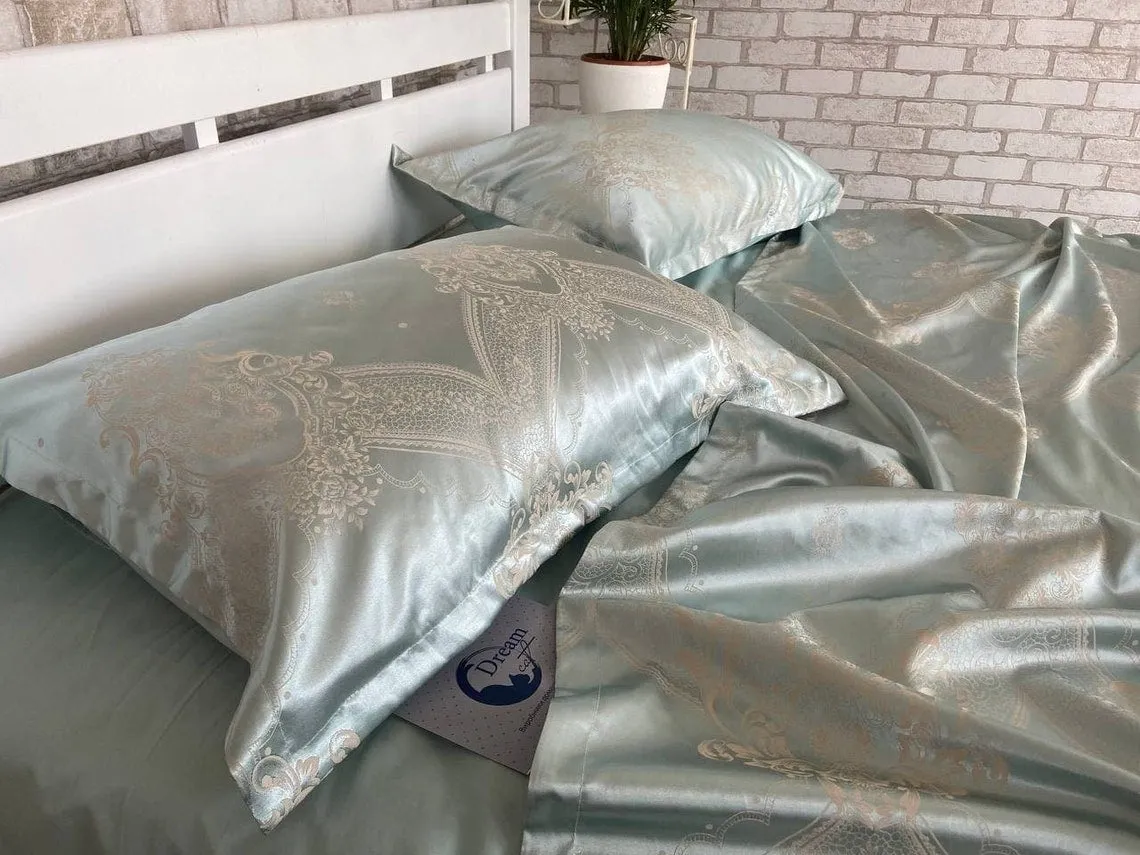 Sky-Blue Bedding Set