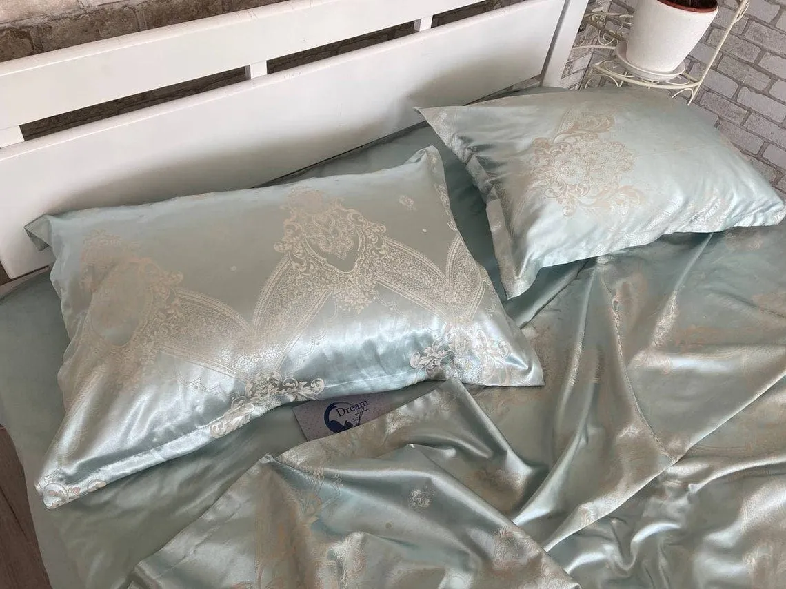 Sky-Blue Bedding Set
